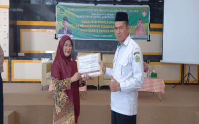 Pembagian Obat Cacing untuk Semua Sisa/i MIN1 Kutai Timur 2023